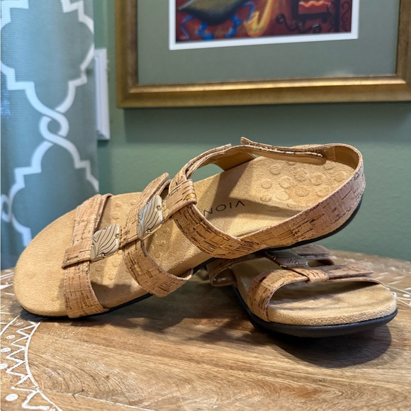 NWOT Vionic Amber Tan Strappy Sandals - Size 8 - Picture 3 of 15